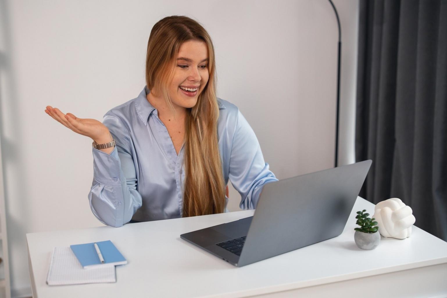 Teilnehmende arbeiten gemeinsam an Budgetplanung